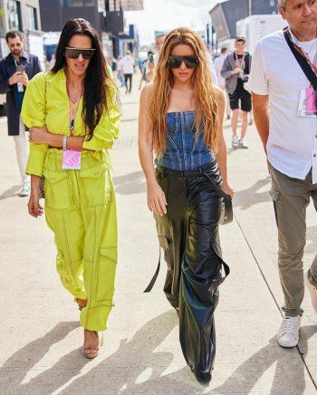 شاهد .. شاكيرا بأحدث إطلالة في عطلة نهاية الأسبوع