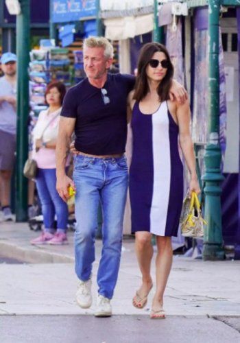 شاهد .. شون بن يقضي عطلة مميزة برفقة حبيبته أولغا كوروتيايفا