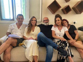 شاهد .. بالصور - أيمن قيسوني ونسرين زريق يواجهان مشكلة إحتيال أحد السماسرة في بيروت... إليكم التفاصيل