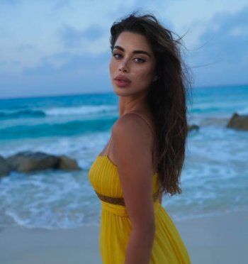 شاهد .. بإطلالة رائعة تحبس الأنفاس.. يارا السكري تتألق بجمالها