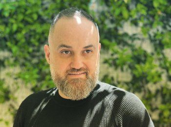 شاهد .. خاص - " دفاتر لميا " .. قصة حقيقية عن قاصر دمّر والدها مستقبلها