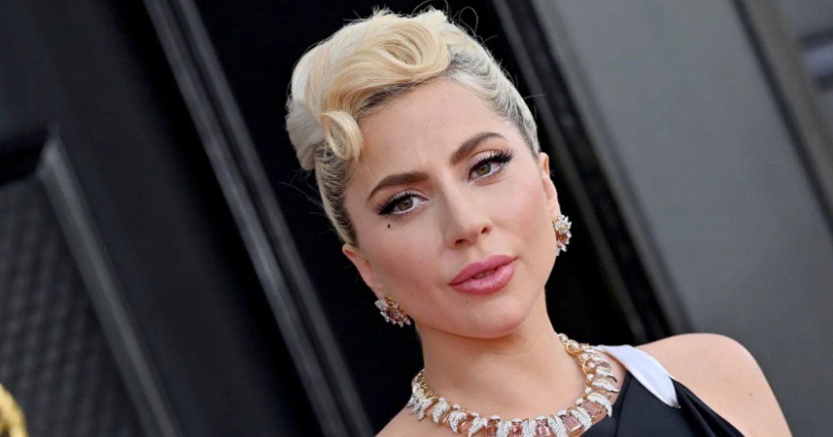 شاهد .. بعد أن عرضت مكافأة ضخمة بمقابل العثور على كلابها ليدي غاغا تنجح بهروبها من الدفع