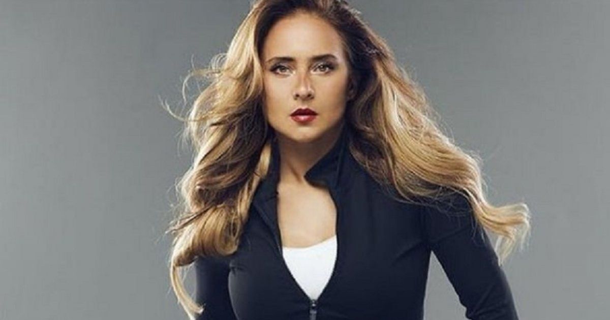 شاهد .. نيللي كريم وسط البحر بإطلالة جميلة بعد إنتهائها مسلسل "ليه لاء 3"