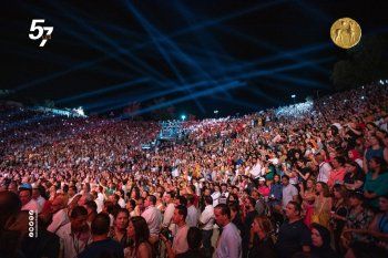 شاهد .. راغب علامة باللباس التقليدي التونسي على مسرح قرطاج .. " نحبكم برشا ونموت عليكم "