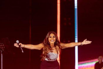 شاهد .. إطلالة إليسا في العلمين .. بتوقيع داء أزياء فرنسية وهذه تفاصيلها