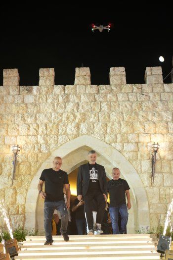 شاهد .. بالصور- في أجواء صيفية رائعة.. حفل جماهيري لـ فارس كرم و ماهر جاه في بنشعي