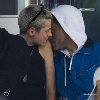 شاهد .. قبل وأحضان.. صور تجمع رامي مالك بحبيبته الجديدة بعد إنفصاله عن لوسي بوينتون مباشرة