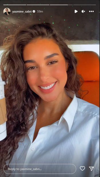 شاهد .. بالصور- بإطلالة صباحية بسيطة.. ياسمين صبري تتألق بجمالها أثناء إحتسائها القهوة