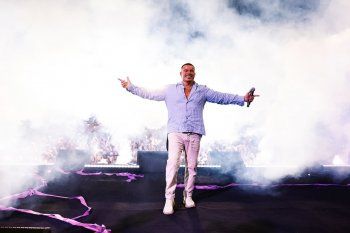 شاهد .. عمرو دياب يُحيى حفلا غنائيا فى الساحل الشمالي وسط انتشار أمني مشدد