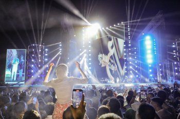 شاهد .. عمرو دياب يُحيى حفلا غنائيا فى الساحل الشمالي وسط انتشار أمني مشدد