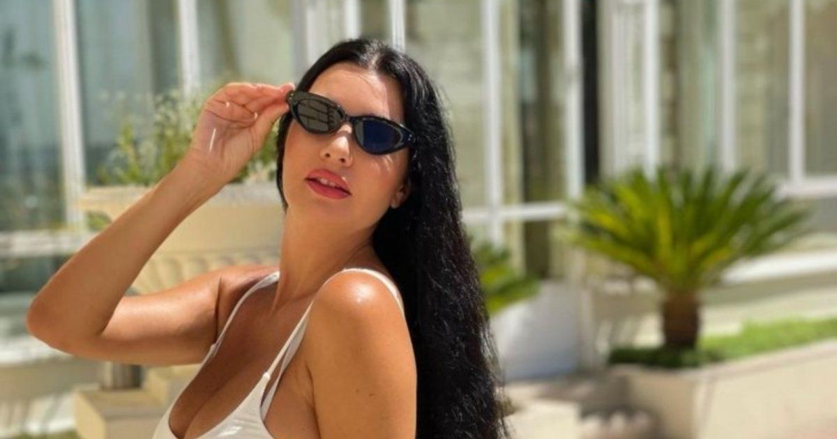 شاهد .. لاميتا فرنجية تطل بروب النوم القصير.. وحركاتها تثير التساؤلات