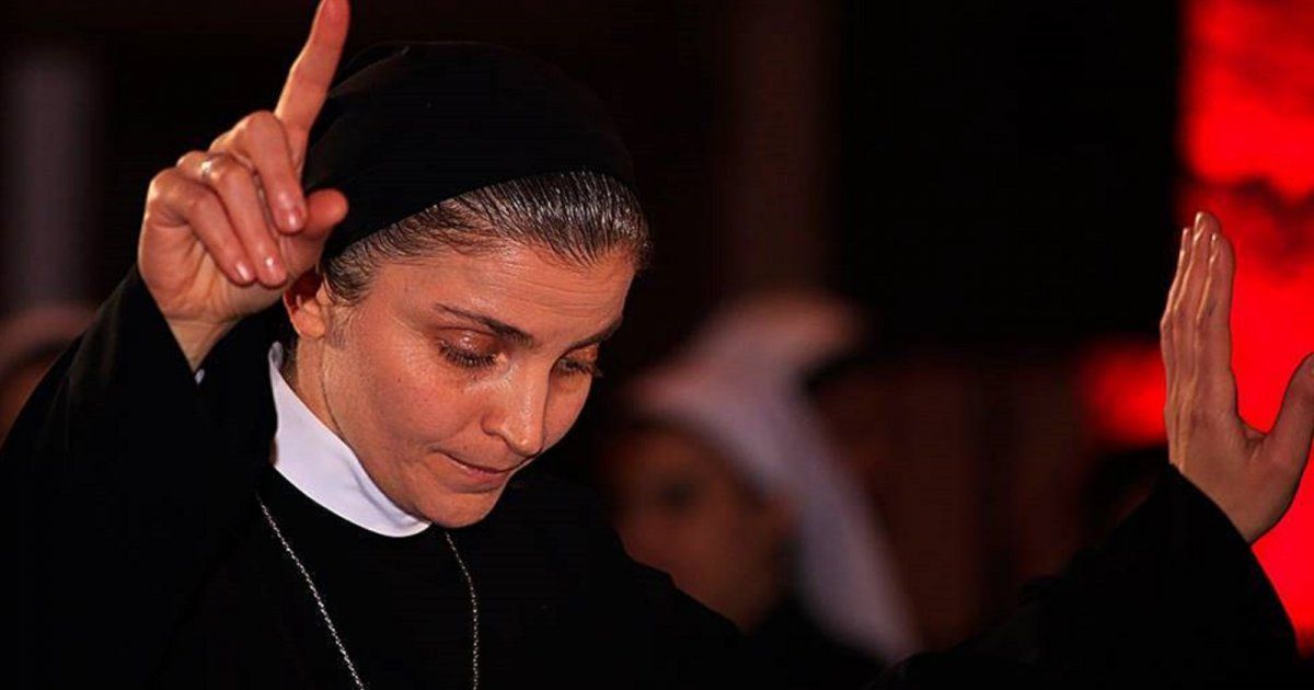 شاهد .. خاص وبالفيديو - الأخت مارانا سعد: "كارلا رميا تملك صوت لبناني ونحن نؤمن بالأصالة"