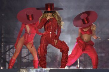 شاهد .. بالصور - أجمل إطلالات بيونسيه من جولتها العالمية Renaissance World Tour