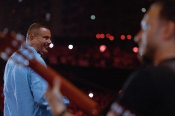 شاهد .. عمرو دياب يُحيى حفلا غنائيا فى الساحل الشمالي وسط انتشار أمني مشدد