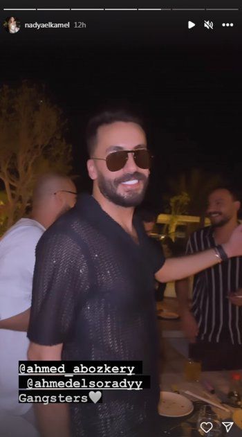 شاهد .. بالصور- بقميص شبك شفاف.. زوج ندى الكامل يحدث جدلاً واسع بين الجمهور