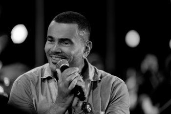 شاهد .. عمرو دياب يُحيى حفلا غنائيا فى الساحل الشمالي وسط انتشار أمني مشدد