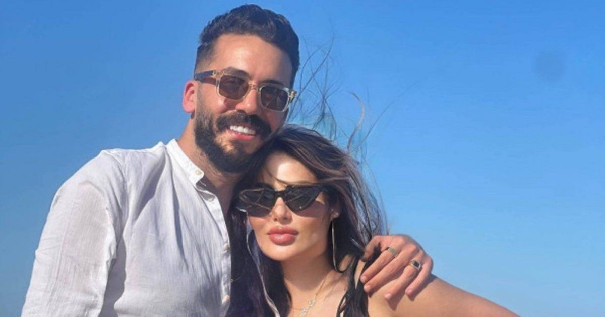 شاهد .. بالصور- بقميص شبك شفاف.. زوج ندى الكامل يحدث جدلاً واسع بين الجمهور