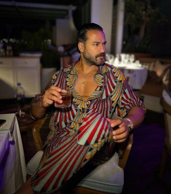 شاهد .. بالصورة - وسام حنا بإطلالة من تركيا.. هل ينصح متابعيه بالإبتعاد عن الصراحة؟