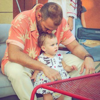 شاهد .. نيقولا معوض لا يحاول إخباء حنيته وواضحة جداً في هذه الصورة