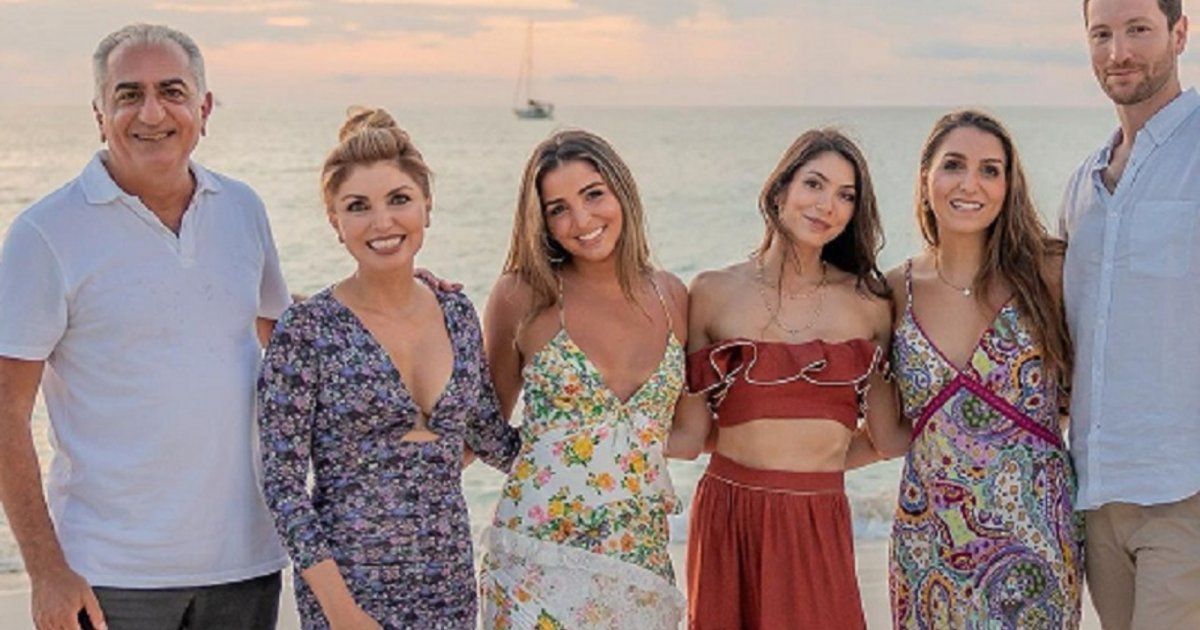 شاهد .. بالصور - إيمان بهلوي حفيدة شاه إيران السابق تعلن خطوبتها