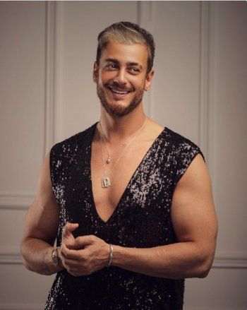 شاهد .. بالصورة- سعد لمجرد يحدث جدلاً كبيراً بلباسه الذي وصفه المتابعون بـ"زي النساء"