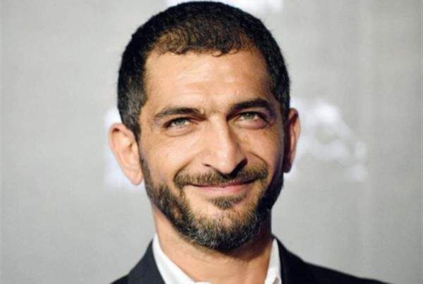 شاهد .. عمرو واكد يعتذر من الجمهور وينفي تهمته بالسرقة