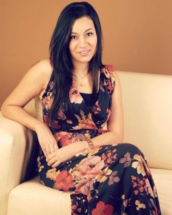 شاهد .. مخرجة مصرية تفجر غضبها وتدافع عن السعودية