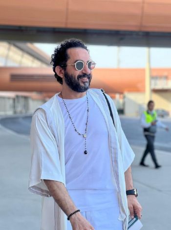 شاهد .. أحمد حلمي في أحدث ظهور له من المطار .."سفر ولا وصول"