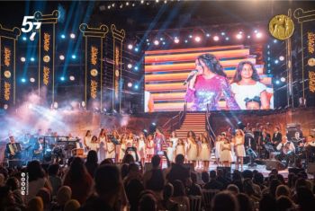 شاهد .. بعد غياب لسنوات.. لطيفة تسحر الجمهور بأجمل أغنياتها في مهرجان قرطاج