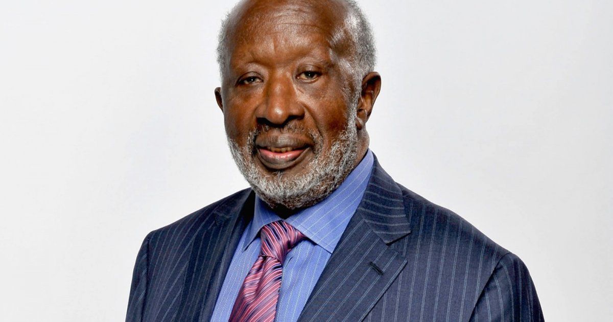 شاهد .. كلارنس أفانت الأب الروحي الأسود يرحل عن عمر 92 عاماً وهكذا نعته عائلته