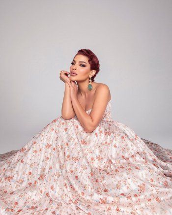 شاهد .. بعد شفائها من السرطان.. أول ظهور لـ دينا حايك بالشعر القصير