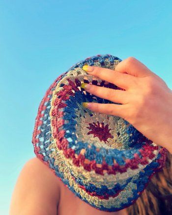 شاهد .. هيفا وهبي تأكل الكافيار وتستعرض رشاقتها بـ"الكاش مايو" في الساحل الشمالي-بالصور