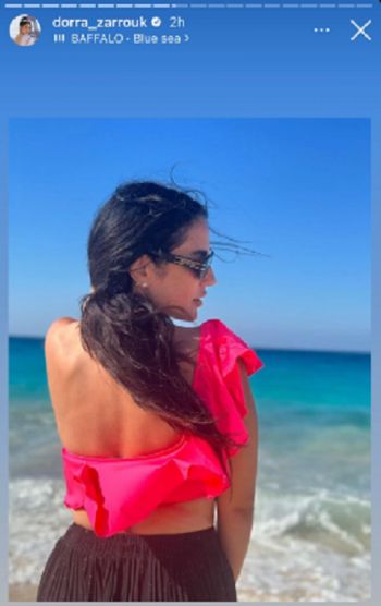 شاهد .. بالصورة- درة التونسية تخطف القلوب بإطلالتها على الشاطئ