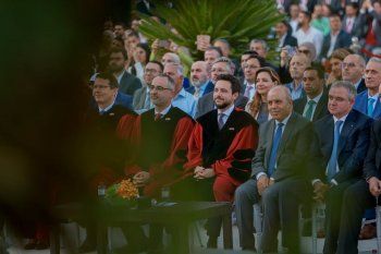 شاهد .. بالصور - الأمير الحسين ينوب عن الملك عبدالله في حفل تخرج طلاب الجامعة التقنية في الأردن