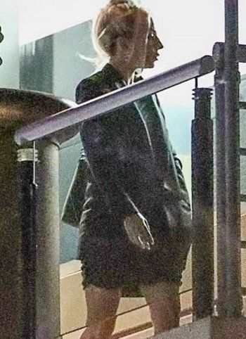 شاهد .. بالصور- بعد شائعات إنفصالها.. ليدي غاغا تطل بعد عام مع حبيبها