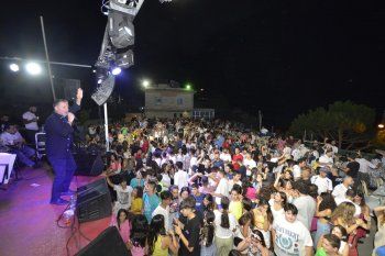 شاهد .. بالصور - نقولا الأسطا يحيى حفلاً إستثنائياً ضمن مهرجانات عينطورة