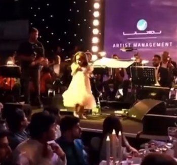 شاهد .. إبنة محمد عبده لم تتجاوز عامها الـ 5.. وهذه أولى إطلالاتها