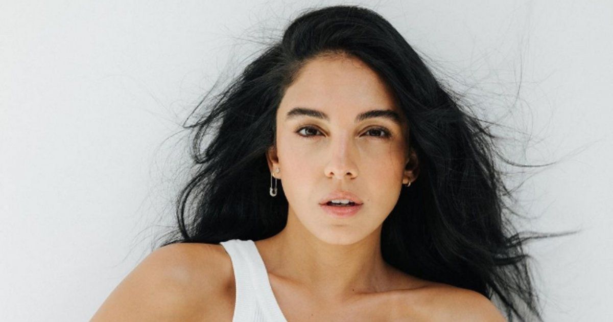 شاهد .. بالصور- سلمى أبو ضيف تسحر الجمهور بفستان أخضر أظهر رشاقتها