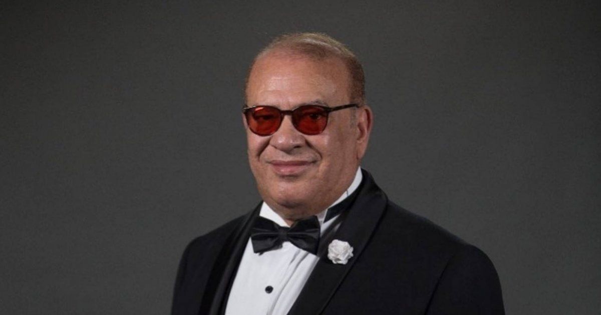 شاهد .. بالفيديو- صلاح عيد الله يقدي وقت جميل على الشاطئ ويصف الصيف بهذه الكلمات