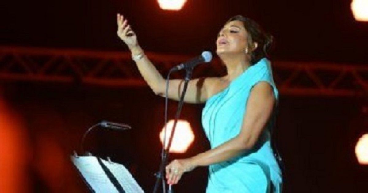 شاهد .. أنغام توقف الموسيقى في حفلها وهذا ما طلبته من الجمهور