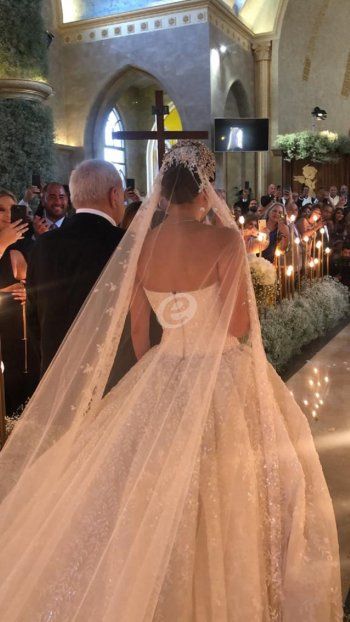 شاهد .. الصورة الأولى من إكليل ماريا إلياس المر وإيلي أبو ناضر في كنيسة مار يوسف بسكنتا