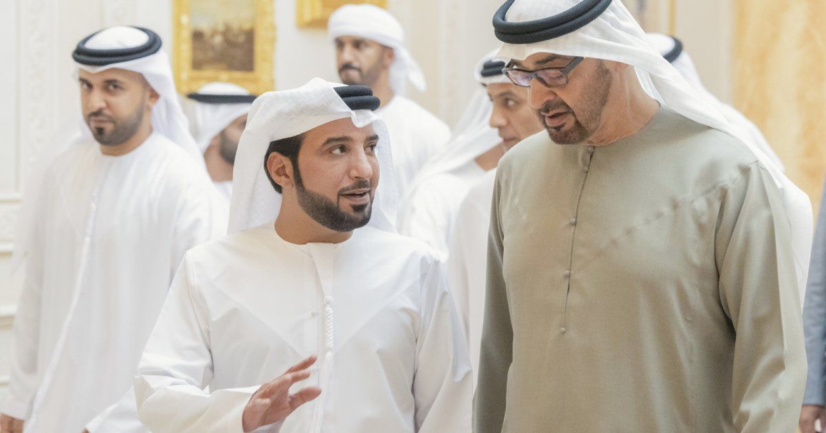 شاهد .. عيضه المنهالي يلتقي الشيخ محمد بن زايد آل نهيان