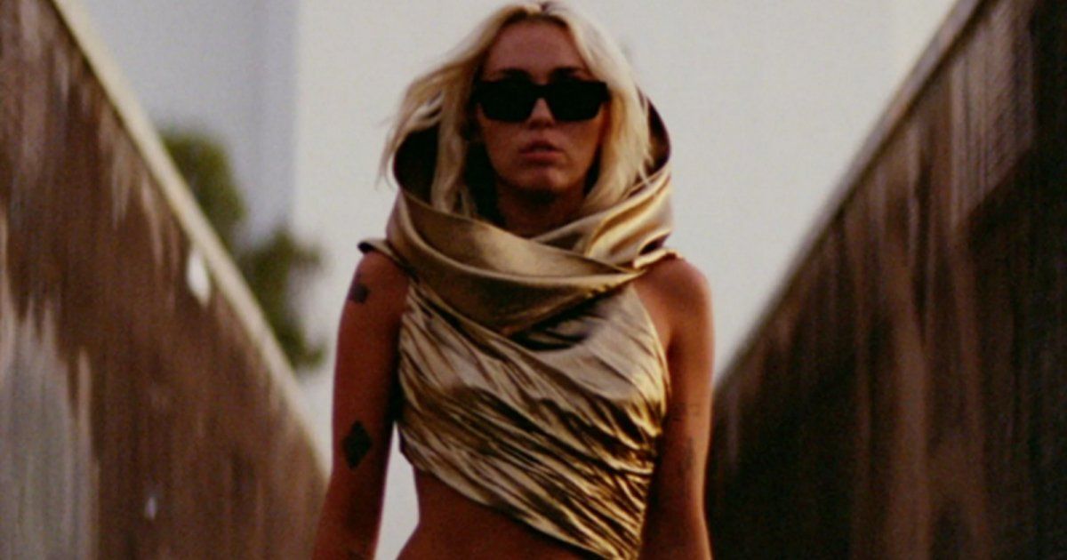 شاهد .. بعد 6 سنوات من "Younger Now" مايلي سايرس تعود بـ "Used To Be Young"