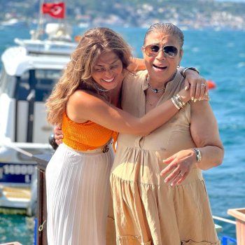 شاهد .. بالصور- منة فضالي تستمتع بوقتها مع أمها في تركيا وتقول لها هذه الكلمات