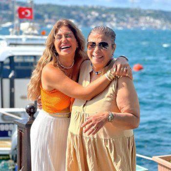 شاهد .. بالصور- منة فضالي تستمتع بوقتها مع أمها في تركيا وتقول لها هذه الكلمات