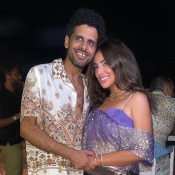 شاهد .. بالصور- بأحضان ورومانسية..حمدي الميرغني يعايد زوجته إسراء عبد الفتاح في عيد ميلادها بهذه الكلمات