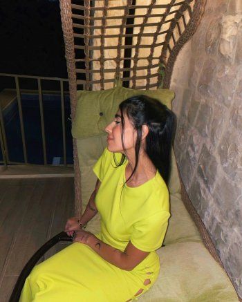 شاهد .. بالصور- على طريقة "الغزالة رايقة"..زينة مكي تتألق بجمالها