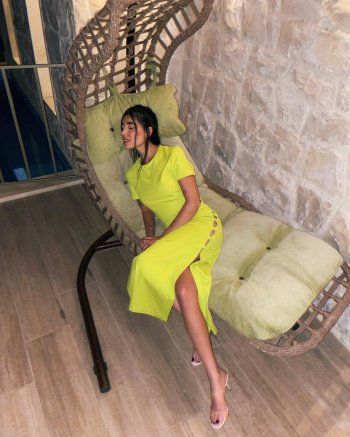 شاهد .. بالصور- على طريقة "الغزالة رايقة"..زينة مكي تتألق بجمالها