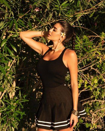 شاهد .. بالصور- بالأسود و وسط الطبيعة الخضراء..ياسمين صبري بجمال وأناقة لا توصف