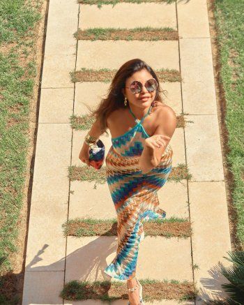 شاهد .. بالصور- بألوان صيفية رائعة..هيفا وهبي تستمتع بعطلتها الصيفية